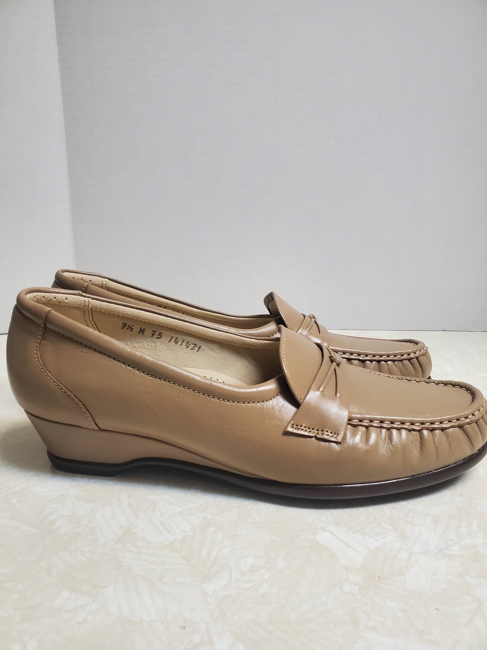 SAS Women’s Easier Tripad Tan Leather Wedge Loafers